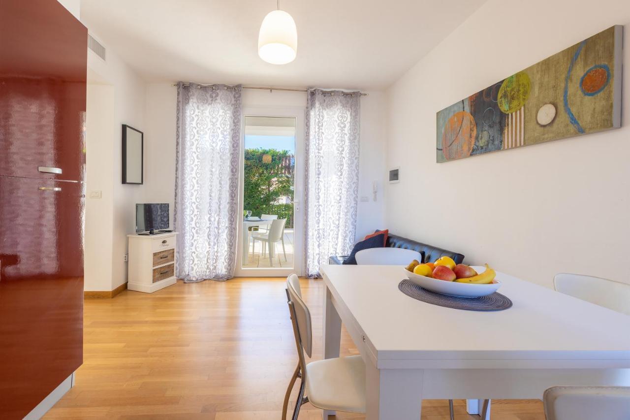 Aparthotel Residence Ludovica - Piscina Panoramica Vista Mare Санта Мария ал Баньо Екстериор снимка